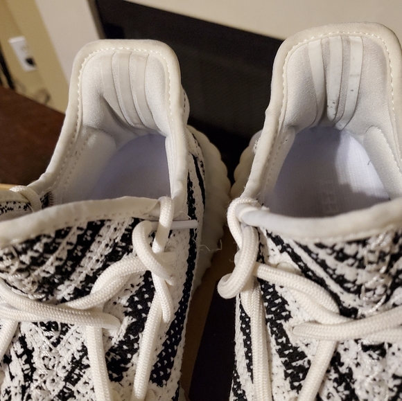 YEEZY BOOST 350 V2 main image 4